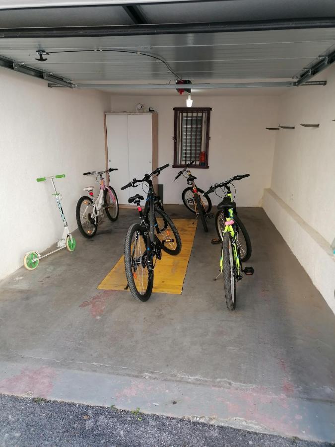 Apartman Lana In City Centre With Garage ซาดาร์ ภายนอก รูปภาพ