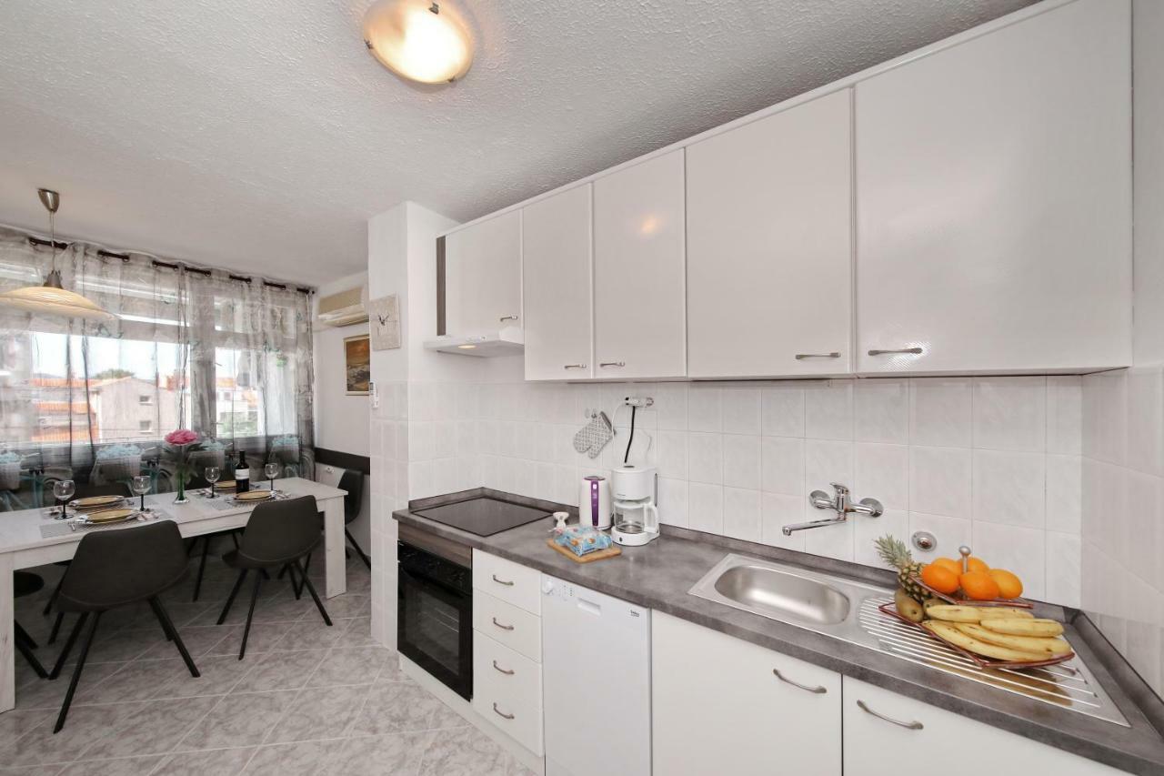 Apartman Lana In City Centre With Garage ซาดาร์ ภายนอก รูปภาพ