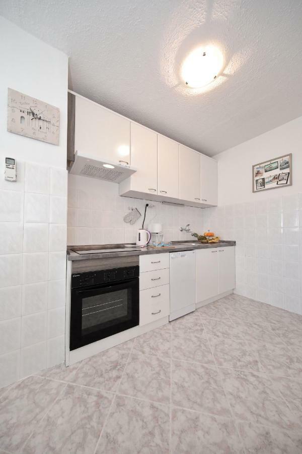Apartman Lana In City Centre With Garage ซาดาร์ ภายนอก รูปภาพ